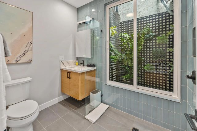 5830 Desert View Dr, La Jolla, CA 92037