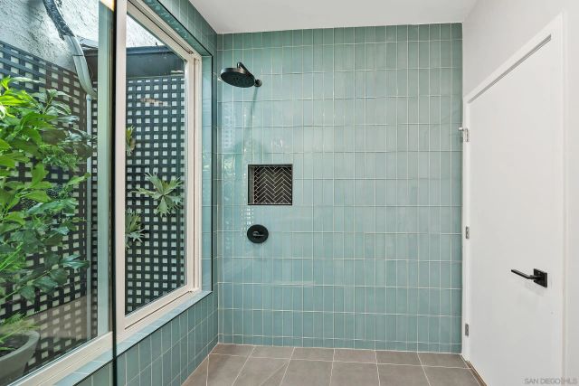 5830 Desert View Dr, La Jolla, CA 92037