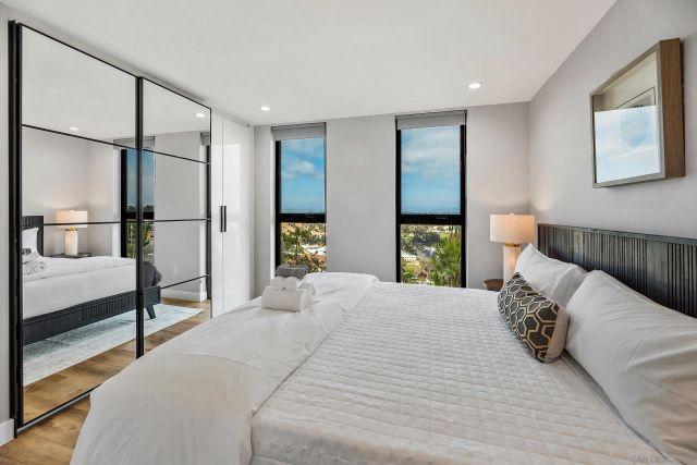 5830 Desert View Dr, La Jolla, CA 92037