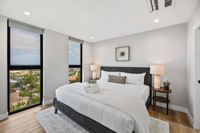 5830 Desert View Dr, La Jolla, CA 92037