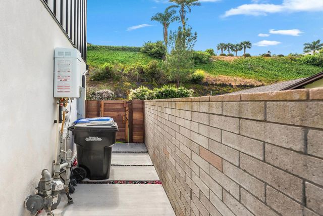 5830 Desert View Dr, La Jolla, CA 92037