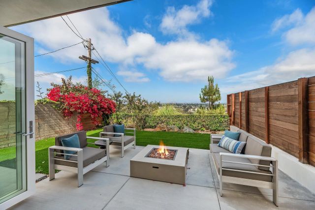 5830 Desert View Dr, La Jolla, CA 92037