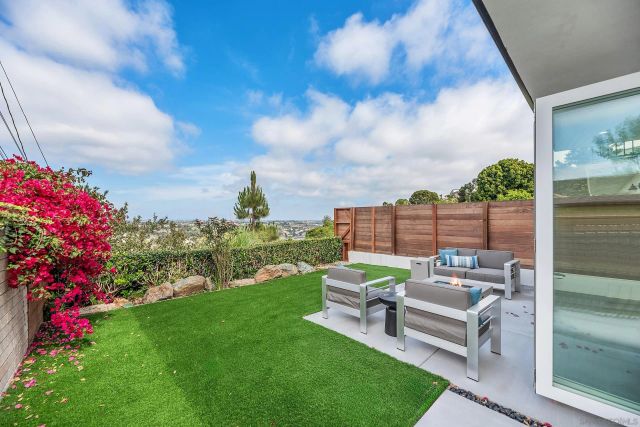 5830 Desert View Dr, La Jolla, CA 92037