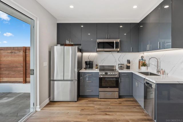 5830 Desert View Dr, La Jolla, CA 92037