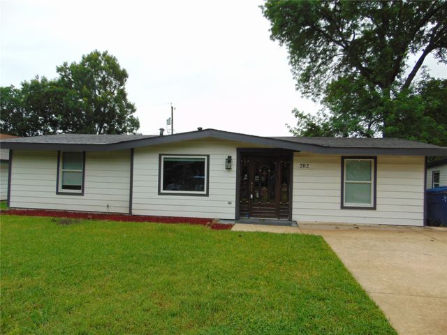 202 Wallace Drive, Garland, TX 75041