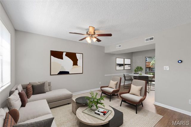 8825 Wrenwood Lane, Brentwood, MO 63144