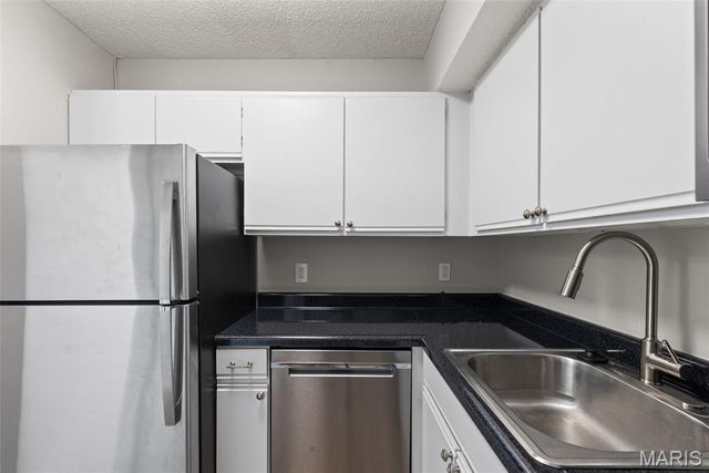 8825 Wrenwood Lane, Brentwood, MO 63144