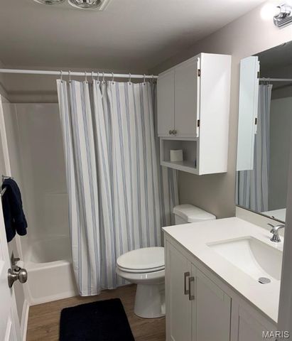 8825 Wrenwood Lane, Brentwood, MO 63144