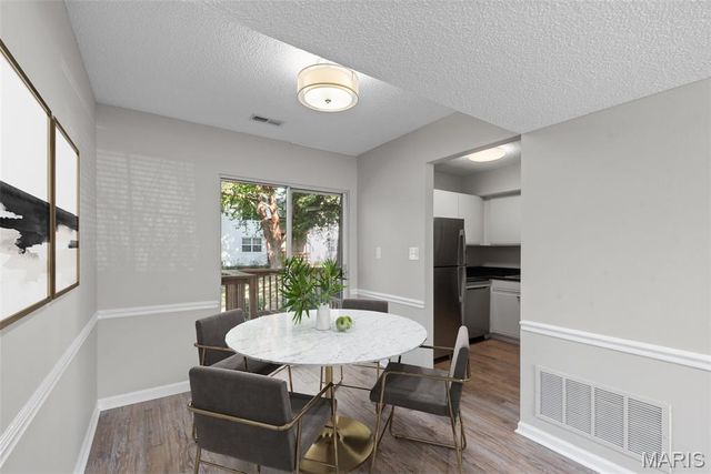 8825 Wrenwood Lane, Brentwood, MO 63144