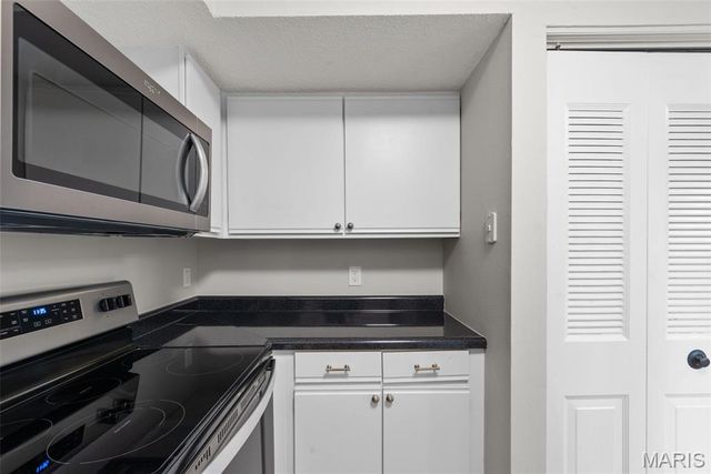 8825 Wrenwood Lane, Brentwood, MO 63144