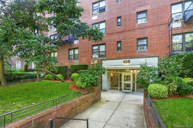 488 Ocean Parkway 3B, Brooklyn, NY 11218