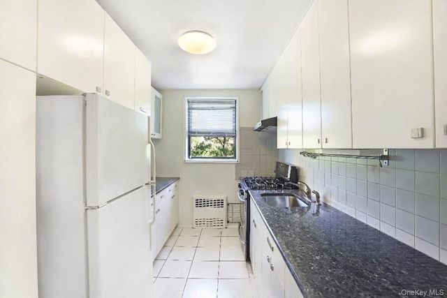 488 Ocean Parkway 3B, Brooklyn, NY 11218