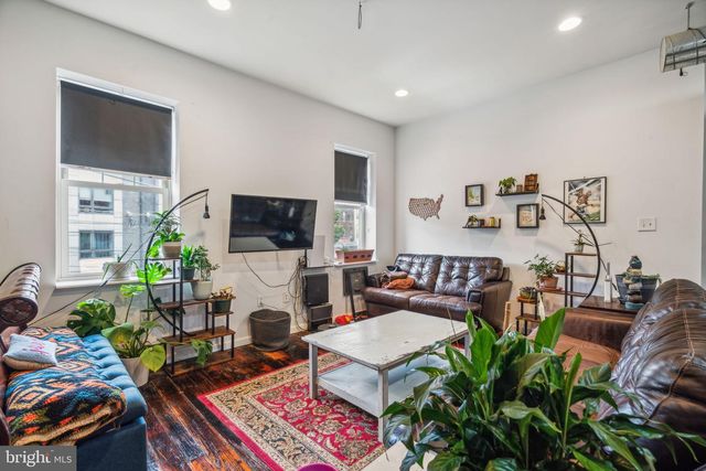 2557 AMBER ST, Philadelphia, PA 19125