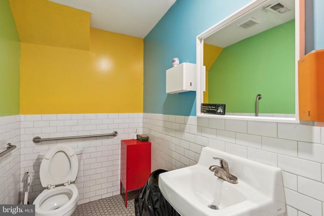 2557 AMBER ST, Philadelphia, PA 19125