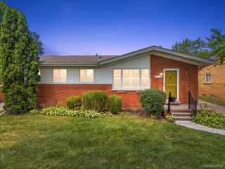 21513 Willow Wisp Street, St. Clair Shores, MI 48082