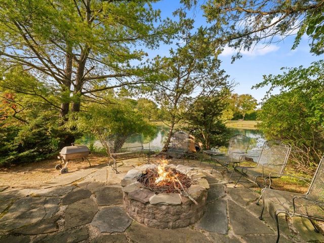 25421 N Saint Marys Road, Libertyville, IL 60048