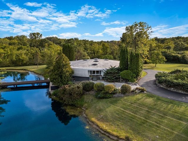 25421 N Saint Marys Road, Libertyville, IL 60048