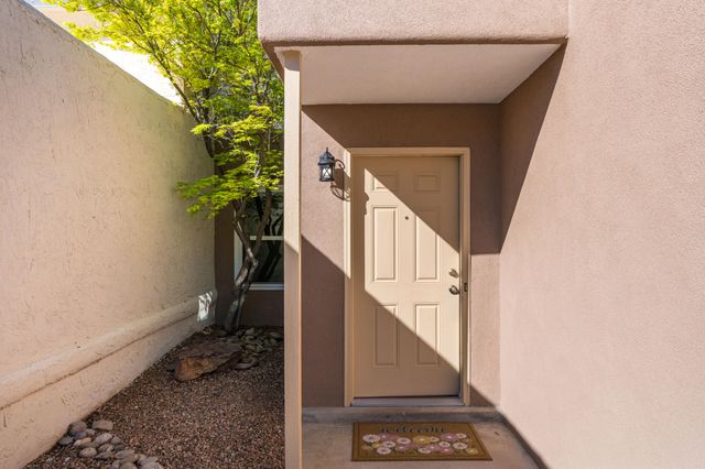 5521 Overlook Drive NE, Albuquerque, NM 87111