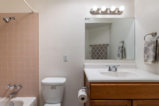 5521 Overlook Drive NE, Albuquerque, NM 87111