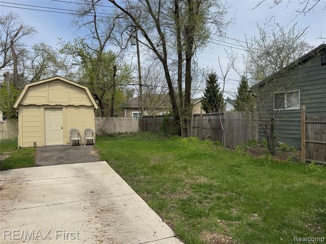 20200 Westhampton Avenue, Southfield, MI 48075