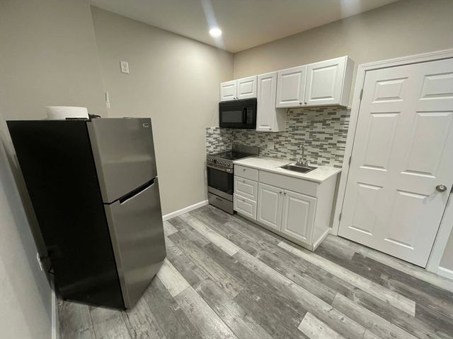 205 Endicott St 1, Boston, MA 02113