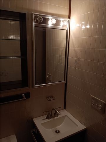 5 Barre Court, Warwick, RI 02886