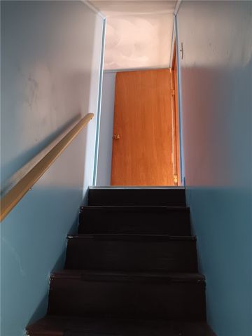 5 Barre Court, Warwick, RI 02886