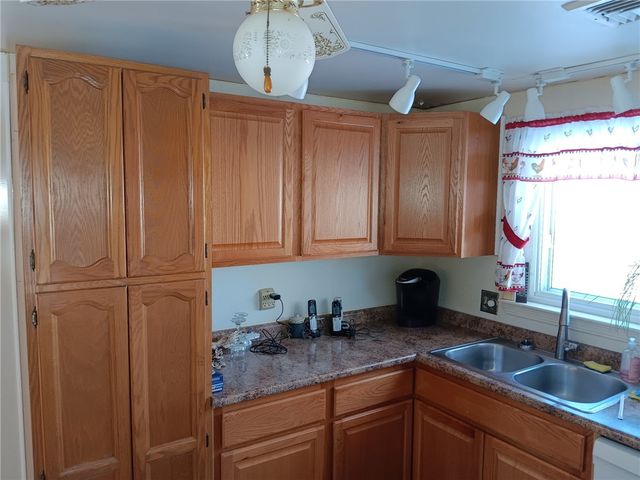 5 Barre Court, Warwick, RI 02886