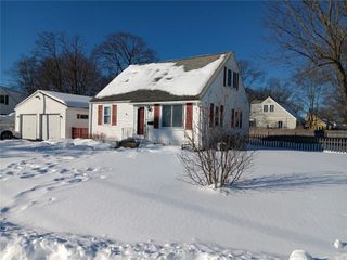 5 Barre Court, Warwick, RI 02886