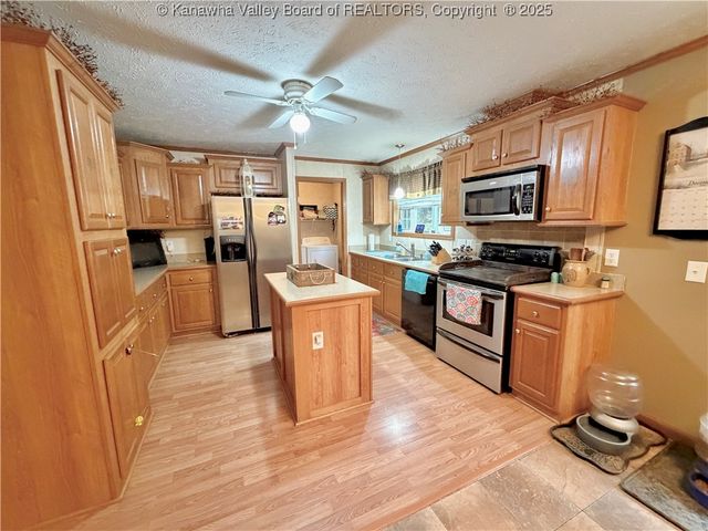 6153 Wood School Road, Gallipolis Ferry, WV 25515