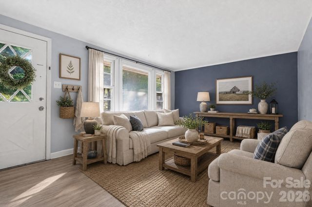 607 Texas Trail, Dallas, NC 28034