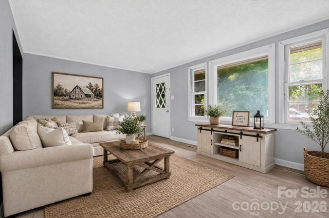 607 Texas Trail, Dallas, NC 28034