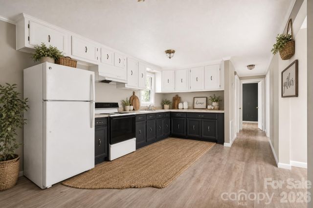 607 Texas Trail, Dallas, NC 28034