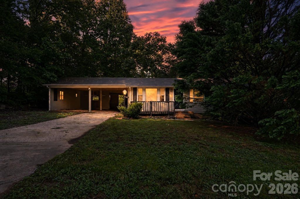 607 Texas Trail, Dallas, NC 28034