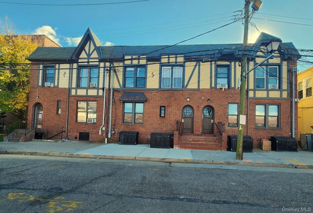 133 Lincoln Avenue C, Mineola, NY 11501