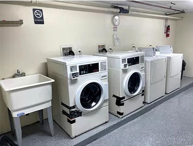 133 Lincoln Avenue C, Mineola, NY 11501