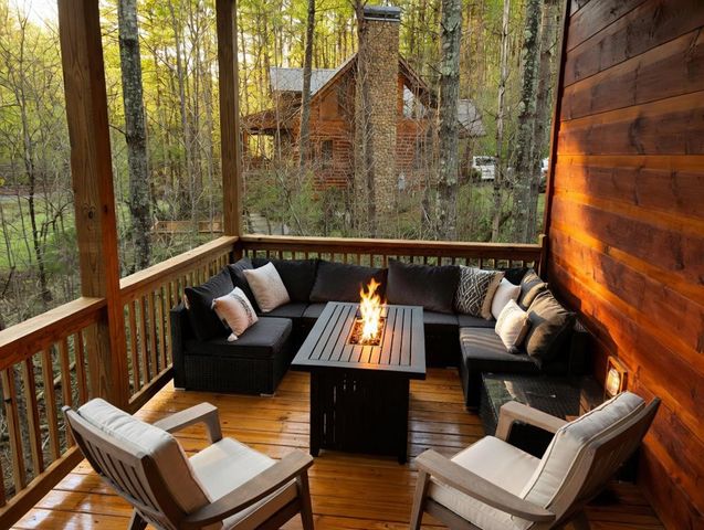 331 Vineyard Creek Way, Murphy, NC 28906
