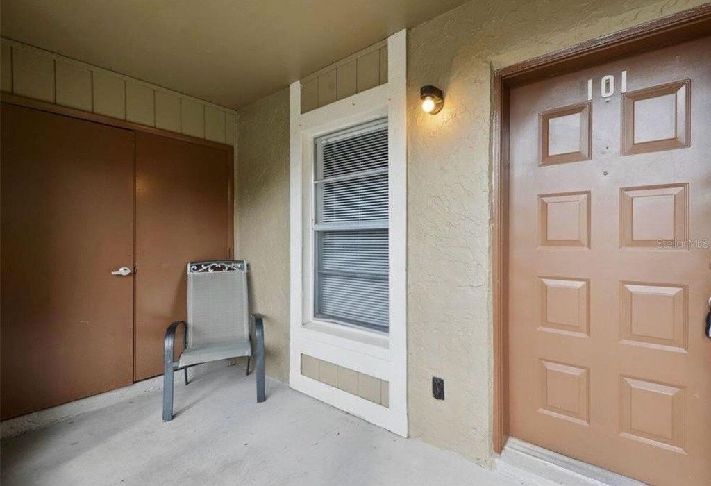 Image 15 of property listing at 14227 SHADOW MOSS LANE 101, Tampa, FL 33613