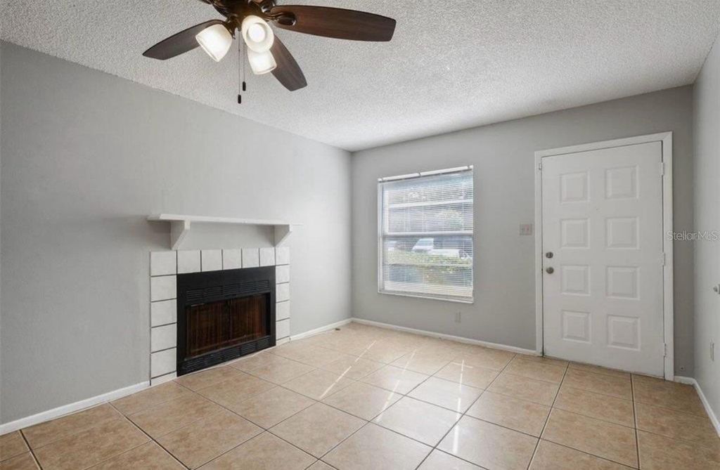 Image 4 of property listing at 14227 SHADOW MOSS LANE 101, Tampa, FL 33613