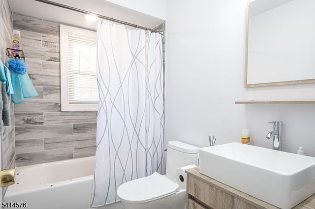 5 Beaver Brook Dr, Vernon Twp., NJ 07461