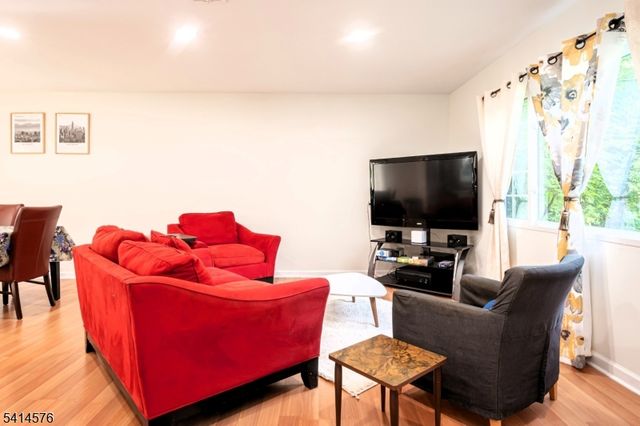 5 Beaver Brook Dr, Vernon Twp., NJ 07461