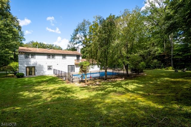 5 Beaver Brook Dr, Vernon Twp., NJ 07461