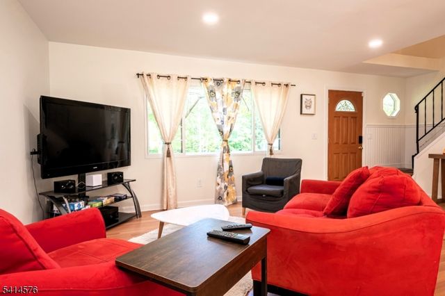 5 Beaver Brook Dr, Vernon Twp., NJ 07461