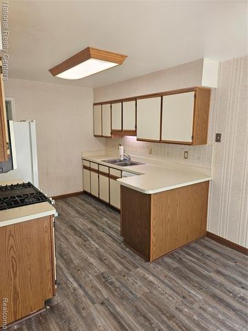 35571 Pheasant Lane, Westland, MI 48185
