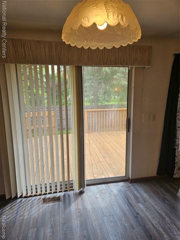 35571 Pheasant Lane, Westland, MI 48185