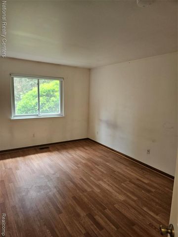 35571 Pheasant Lane, Westland, MI 48185