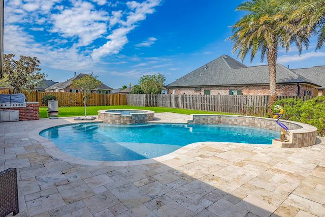 360 Sugar Highland Boulevard, Houma, LA 70360