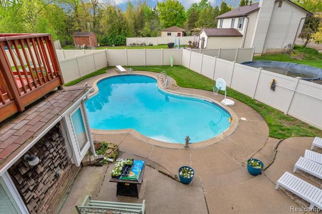 25436 Montebello Drive, Trenton, MI 48183