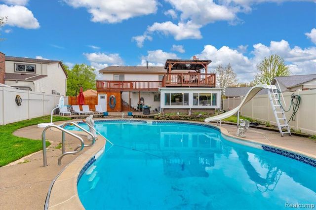25436 Montebello Drive, Trenton, MI 48183
