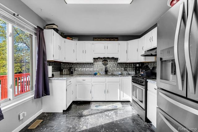 25436 Montebello Drive, Trenton, MI 48183